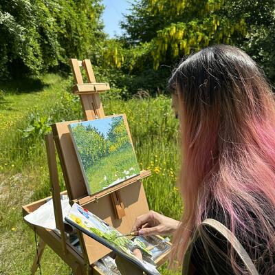 Amy Webb painting en plein air