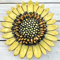 Stoneware sunflower 16cm diameter