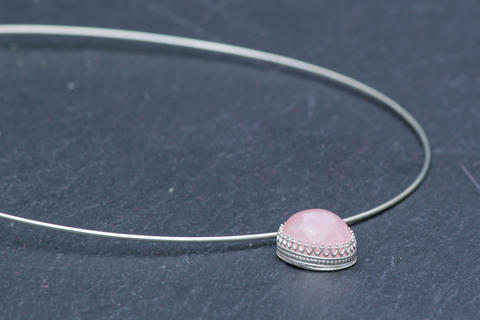 Sterling silver choker with rose quartz pendant