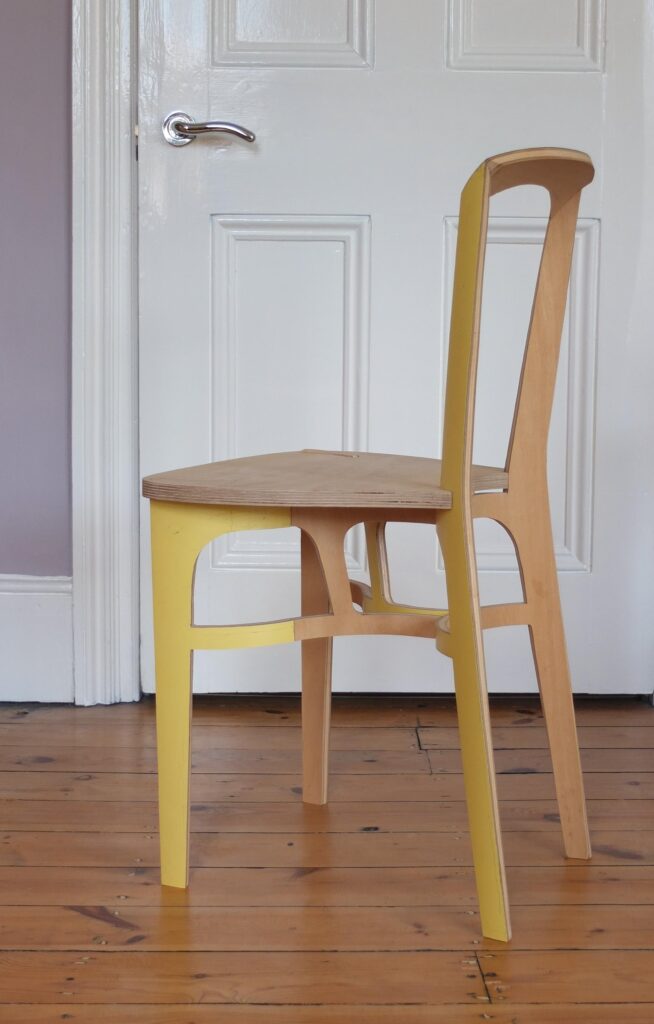 Breeze. Chair in curved plywood